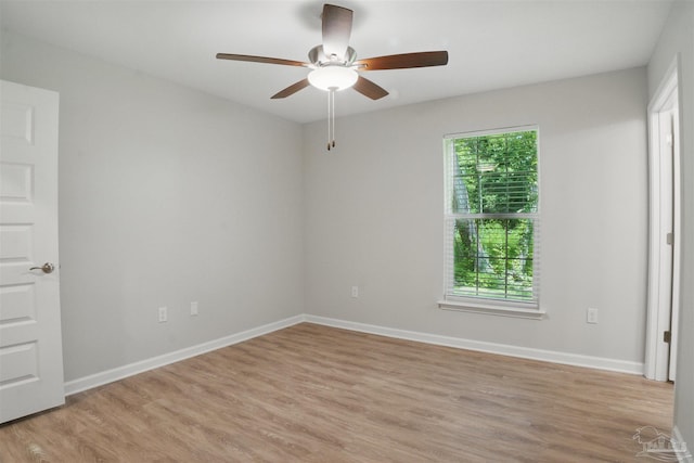 1002 Yonge St, Pensacola, FL 32501 - unfurnished room with healthy amount of natural light, light wood-type flooring, and a ceiling fan