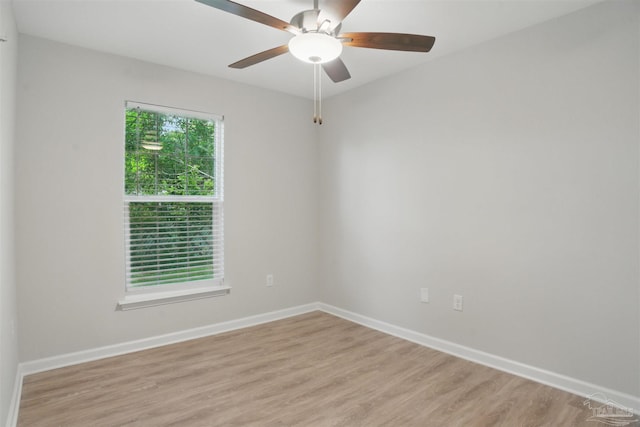 1002 Yonge St, Pensacola, FL 32501 - spare room with light wood-style floors, a ceiling fan, and baseboards