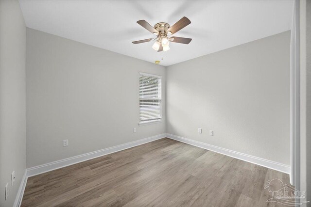 unfurnished room featuring light wood-type flooring and ceiling fan