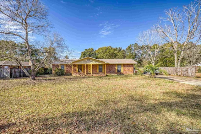 ranch-style house featuring a front lawn and a porch