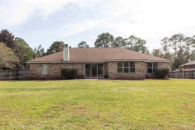 back of house featuring a lawn