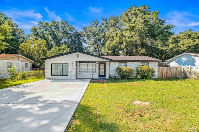 single story home featuring a front lawn