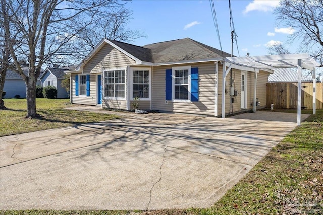 view of front facade featuring a pergola and a front yard