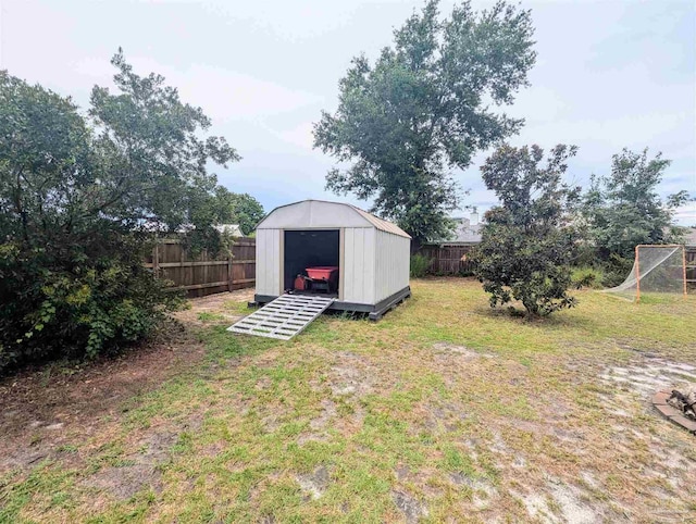 view of yard with a shed