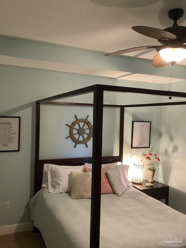 bedroom with ceiling fan