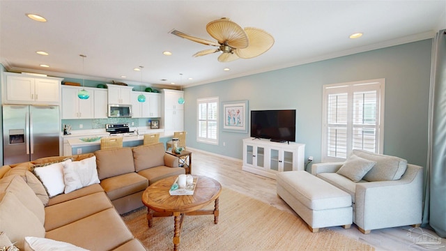 living area with crown molding, a ceiling fan, and recessed lighting