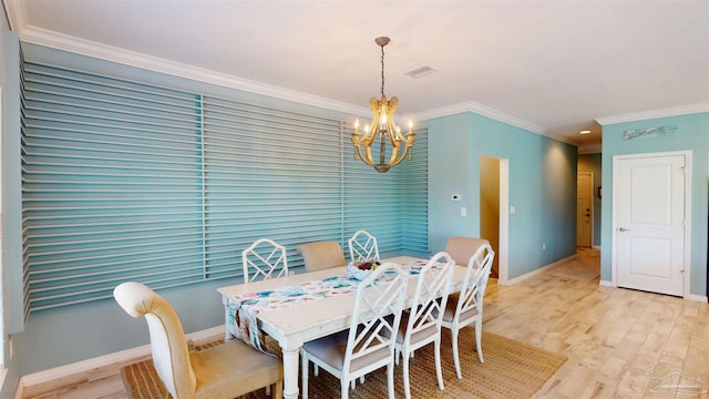 dining area with crown molding, visible vents, an inviting chandelier, baseboards, and light wood finished floors