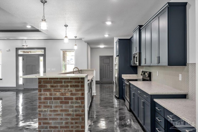 kitchen featuring appliances with stainless steel finishes, decorative light fixtures, decorative backsplash, a kitchen island with sink, and a textured ceiling