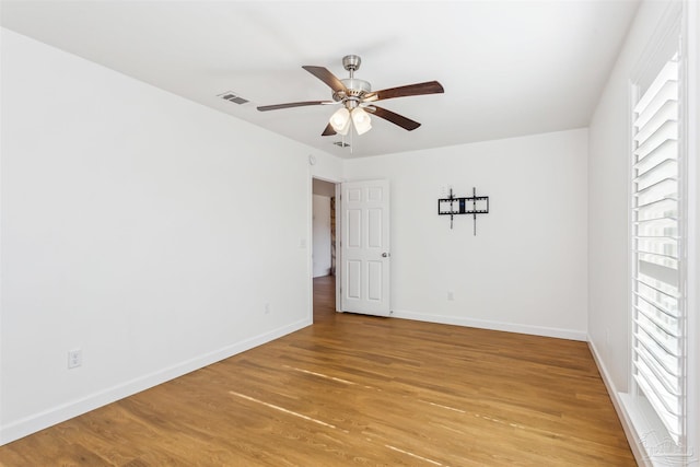 empty room featuring light wood-type flooring and ceiling fan