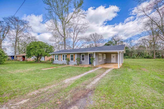 ranch-style house featuring a front yard