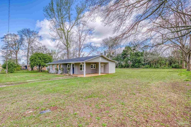 view of front of house featuring a front yard