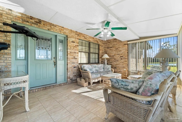 sunroom with ceiling fan