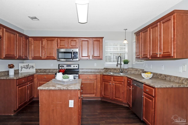 kitchen featuring stainless steel appliances, visible vents, a sink, and dark wood-style floors