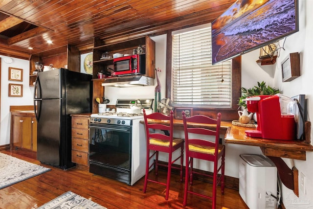 kitchen with freestanding refrigerator, wood ceiling, under cabinet range hood, and white gas range oven