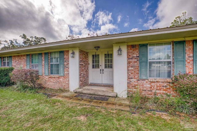 entrance to property with a yard