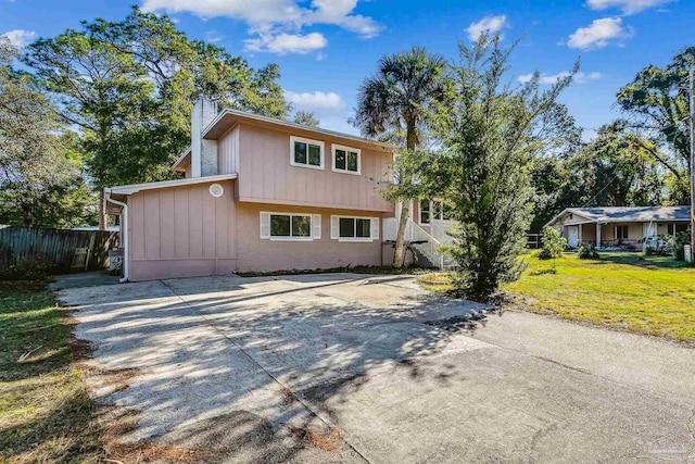 view of front of property with a front lawn