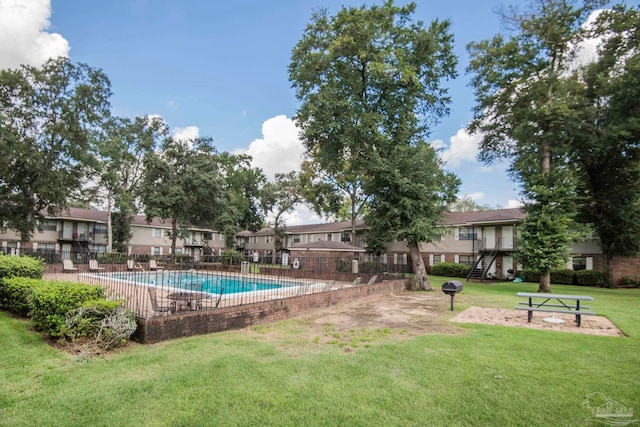 view of pool featuring a yard