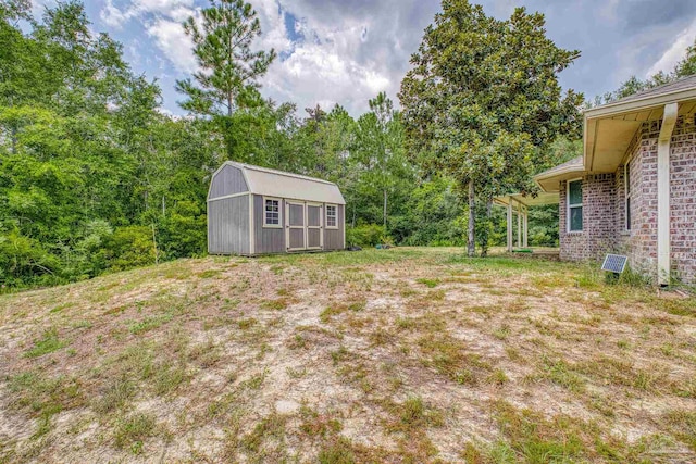 view of yard with a storage unit