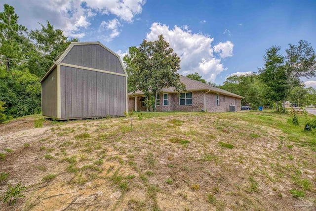 exterior space featuring an outbuilding