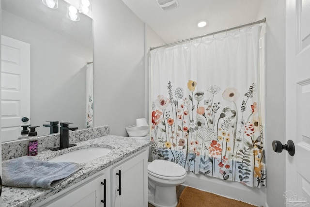 full bathroom featuring shower / tub combo with curtain, vanity, and toilet