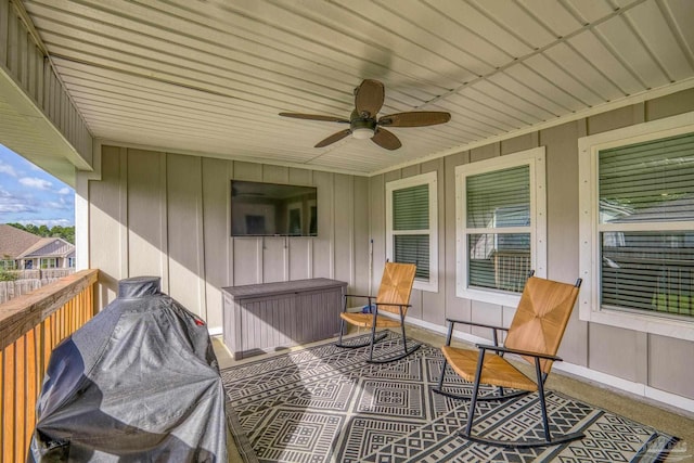 balcony featuring ceiling fan