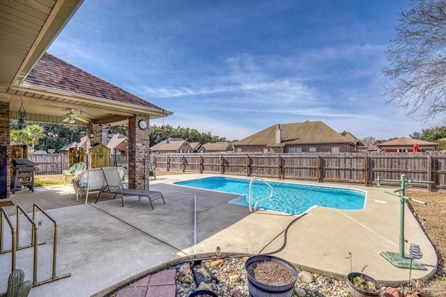 view of swimming pool featuring a patio area and ceiling fan