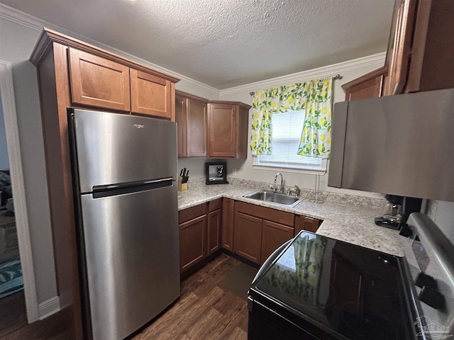 kitchen featuring sink, stainless steel fridge, dark hardwood / wood-style floors, ornamental molding, and black / electric stove