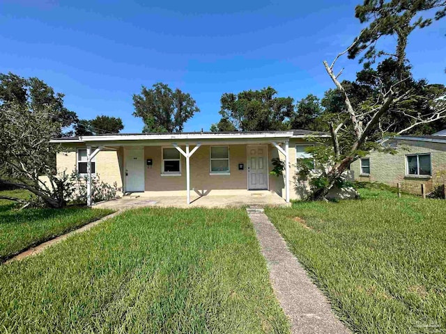 view of front facade with covered porch and a front lawn