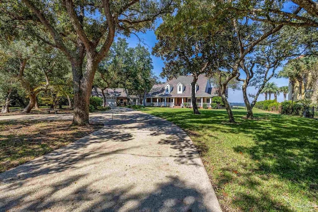 view of front of property with a front yard