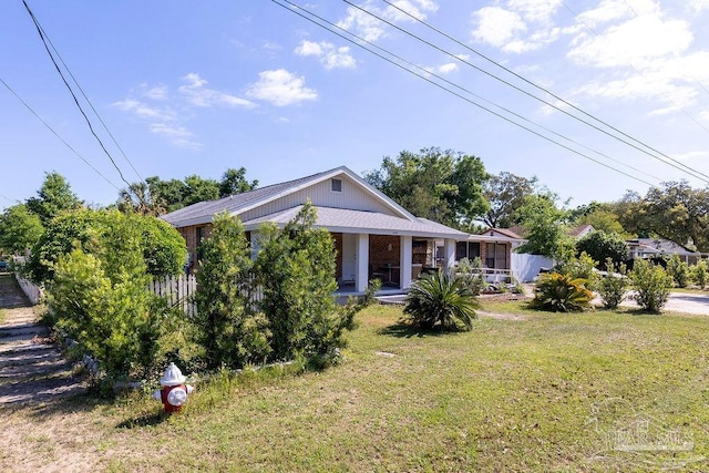 view of front of property with a front yard