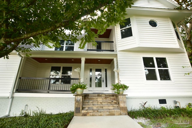 view of front of home featuring a balcony and covered porch