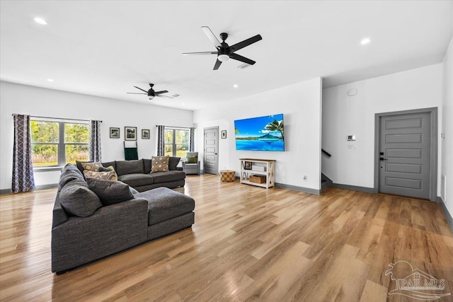 living area featuring ceiling fan, recessed lighting, baseboards, and light wood finished floors