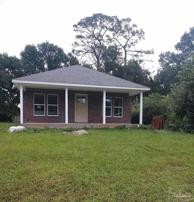 ranch-style home with a front lawn