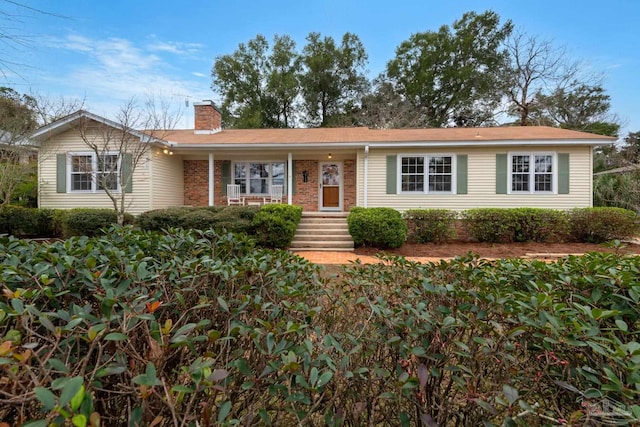 single story home featuring a porch