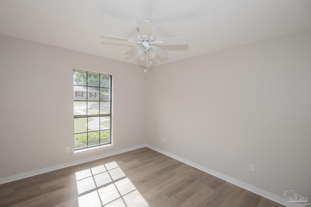 unfurnished room featuring light wood finished floors, baseboards, and a ceiling fan