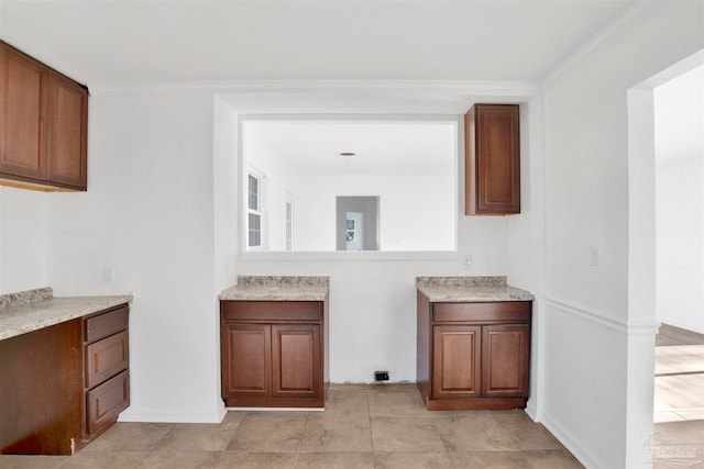 bathroom with ornamental molding