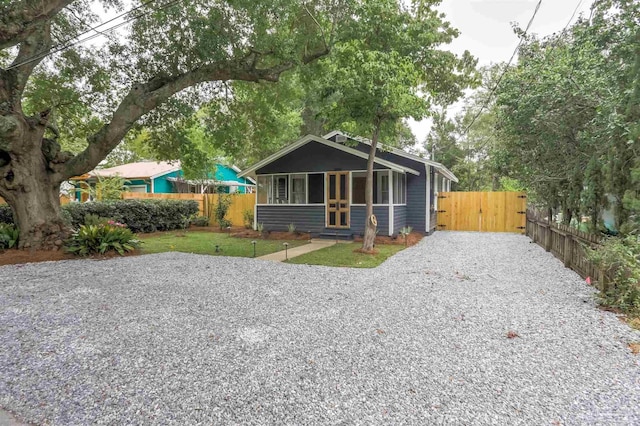 view of front facade featuring a gate, a front yard, and fence