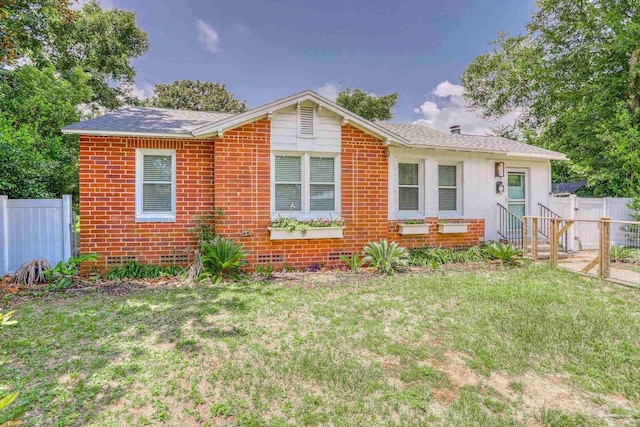 view of front of home with a front yard