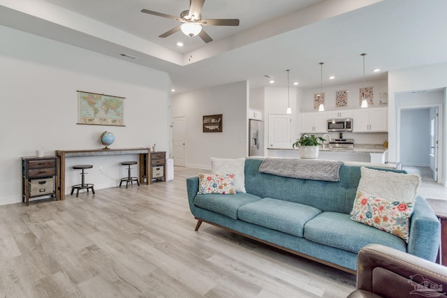 living area with visible vents, a ceiling fan, recessed lighting, light wood-style floors, and baseboards