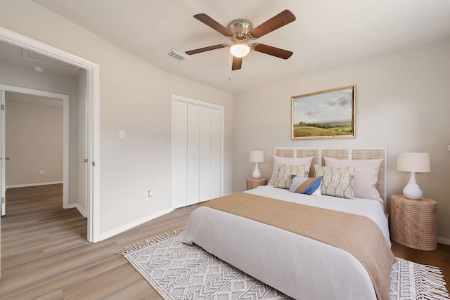 bedroom featuring ceiling fan, wood-type flooring, and a closet