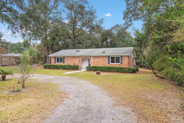 single story home featuring a front yard