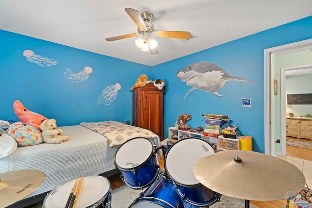 bedroom featuring a textured ceiling and ceiling fan