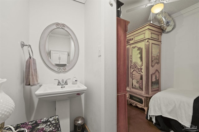 bathroom featuring ornamental molding, a sink, and a ceiling fan