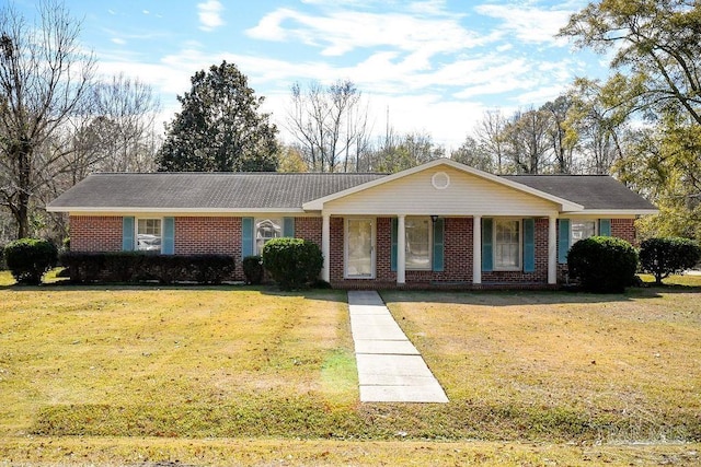 single story home featuring a front lawn