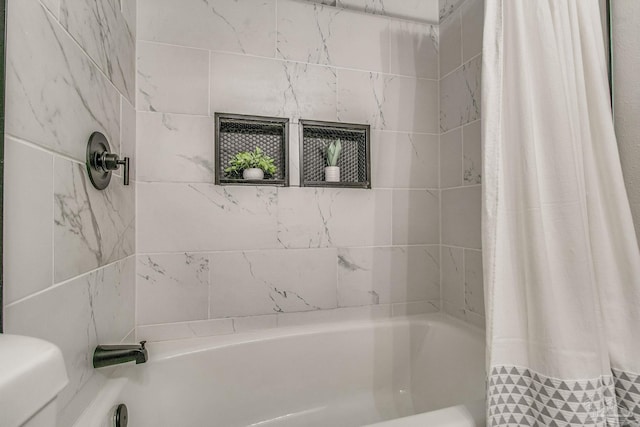 bathroom featuring shower / tub combo