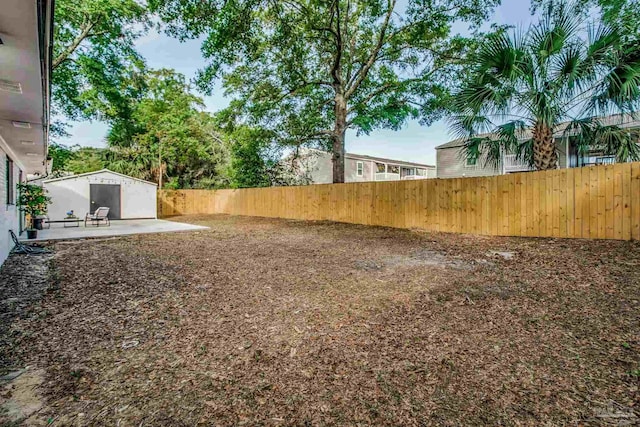 view of yard featuring a patio area