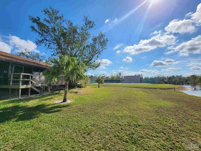 view of yard featuring a water view