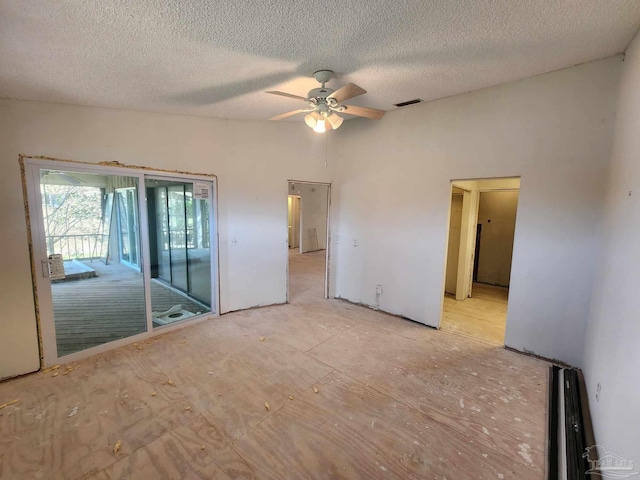 unfurnished room featuring ceiling fan and a textured ceiling