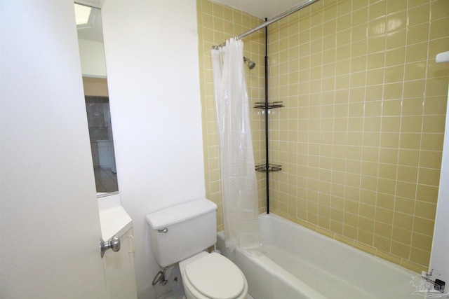 bathroom featuring toilet and shower / bath combo