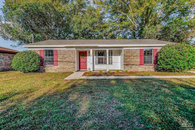 ranch-style home with a front yard